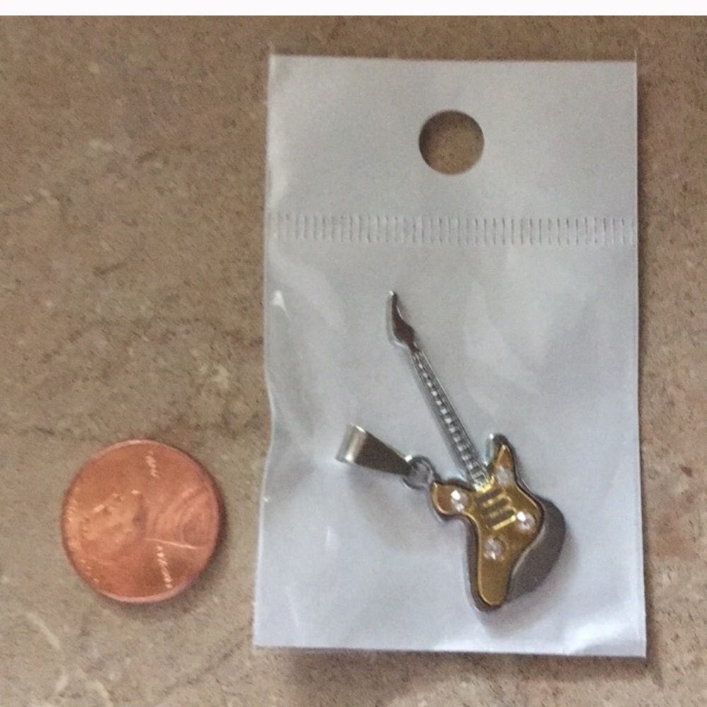 NEW 🎸 18” STAINLESS STEEL GUITAR LEATHER NECKLACE - Picture 3 of 3